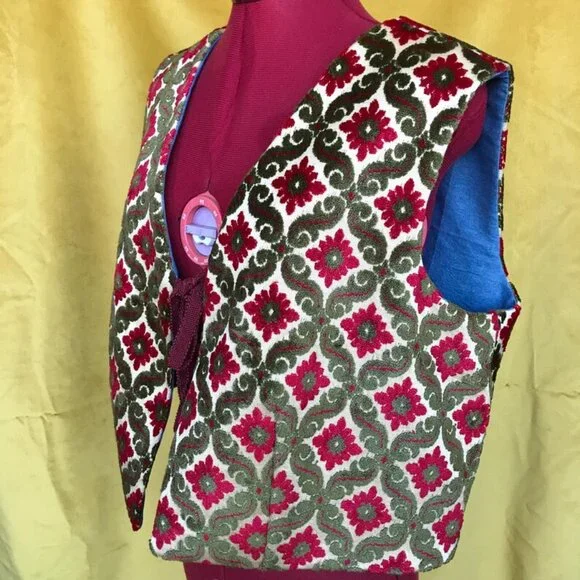 Handmade tie front vest made from vintage fabric - Picture 4 of 9